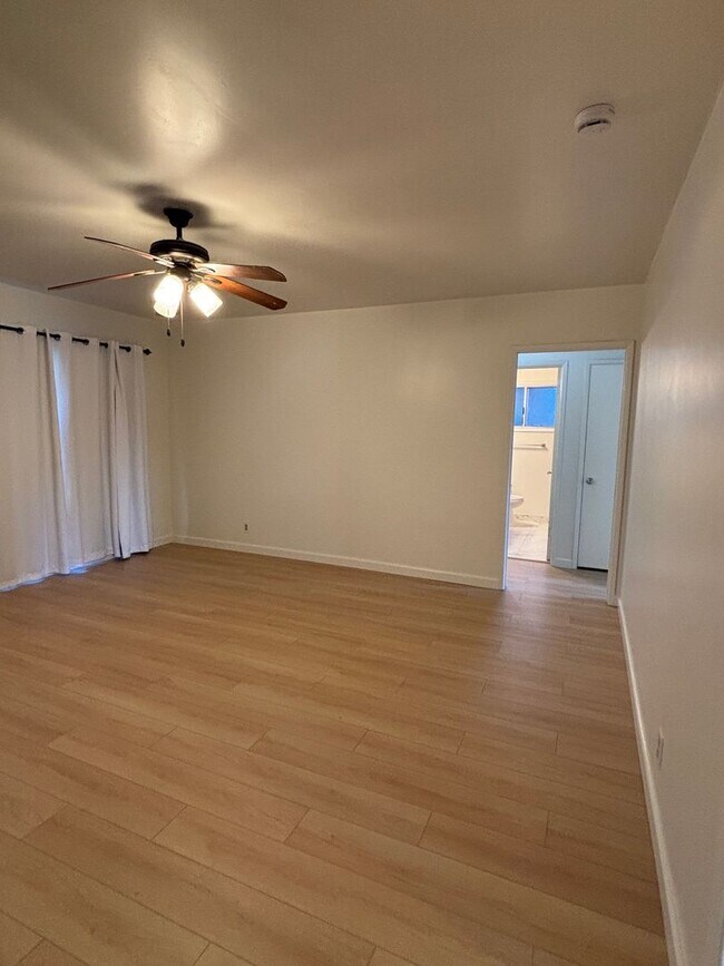 Foto del edificio - Charming 3-Bedroom Home with Large Yard on a Quiet Lakewood Street