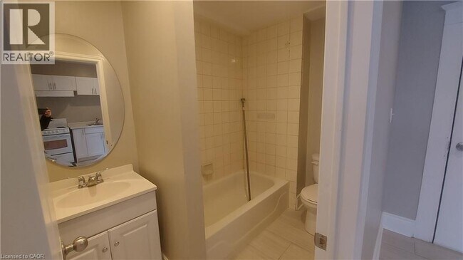 Photo du bâtiment - 181 King St E