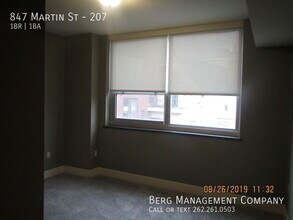Building Photo - 847 Martin St
