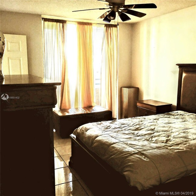 Foto del edificio - 8321 NW 7th St