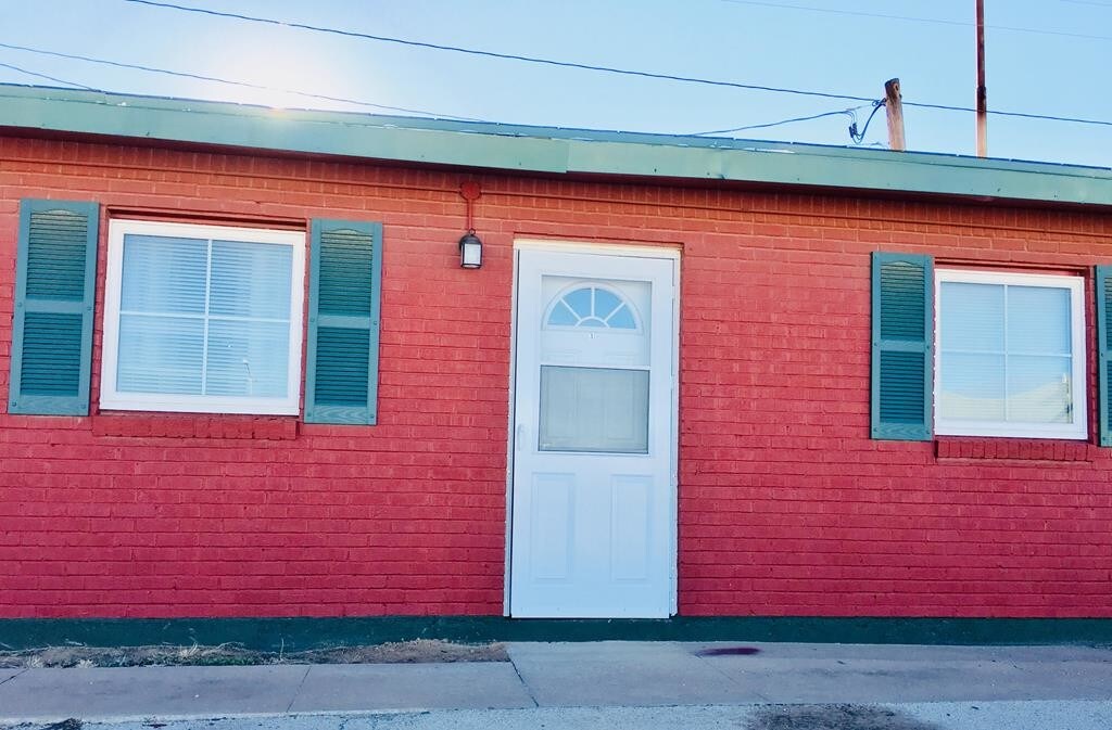 110 S Main St, Andrews, TX 79714 Room for Rent in Andrews, TX