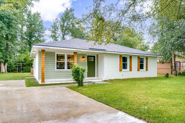 Foto del edificio - 114 Candlewood Dr