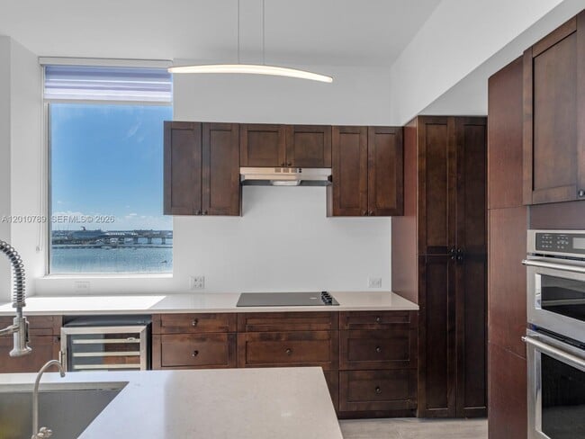 Foto del edificio - 725 NE 22nd St