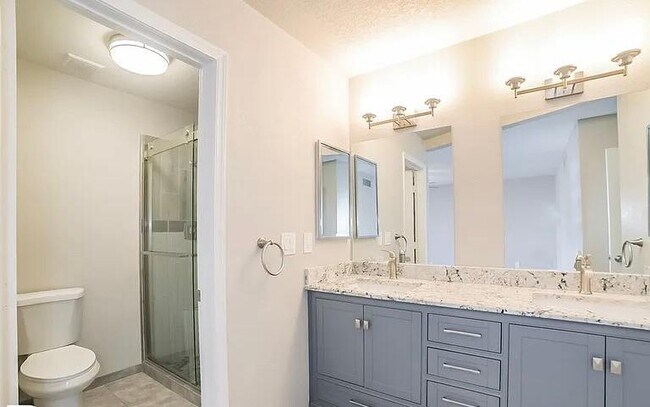 Building Photo - Single Family 2 bedroom 2 bath house