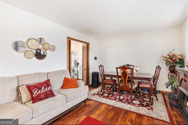 Foto del edificio - 1913 Amberwood Ct