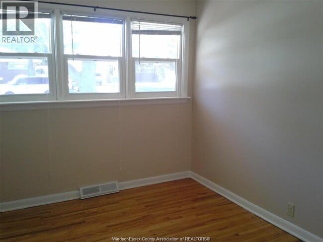 Building Photo - 3948 Mt Royal Dr