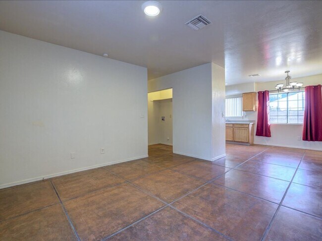 Foto del edificio - 3 Bedroom 2 Bathroom Near UofA!