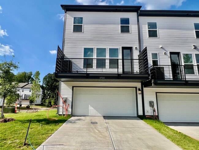 Building Photo - 1754 Blanche St