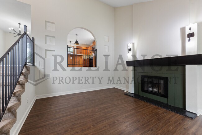 Building Photo - 2021 S Flynn St
