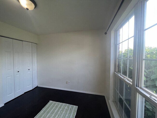 Foto del edificio - Adorable 3 Bedroom property with a sunroom...