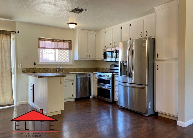 Building Photo - NORTHWEST SOLAR HOME!!