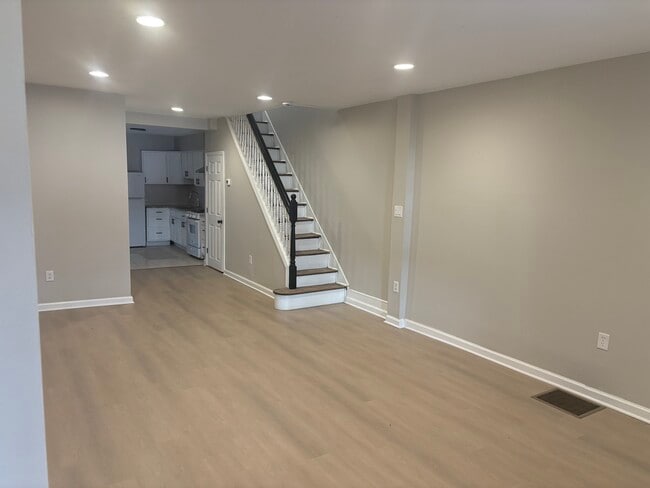 Building Photo - 5544 W Jefferson St