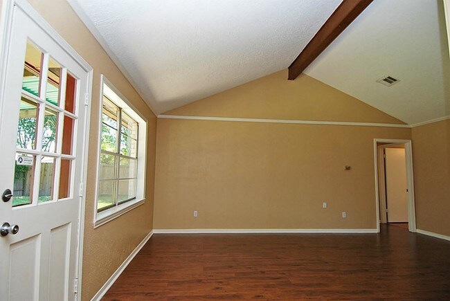 Foto del edificio - 16338 Autumn Wind Dr