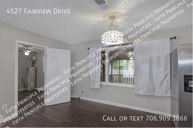 Foto del edificio - 4527 Fairview Dr