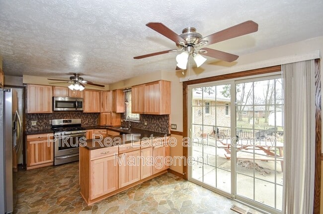 Building Photo - 1932 Otterbin St