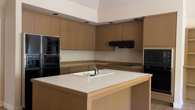 Building Photo - Spacious Devonshire Gem – 3 Bed, 2.5 Bath ...