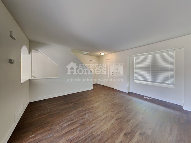Foto del edificio - 1545 Gumwood Drive