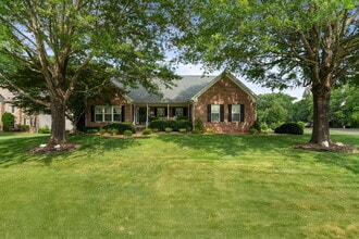 Building Photo - 61 Kirby Ln