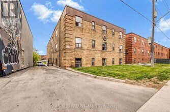Building Photo - 990-990 O'Connor Dr