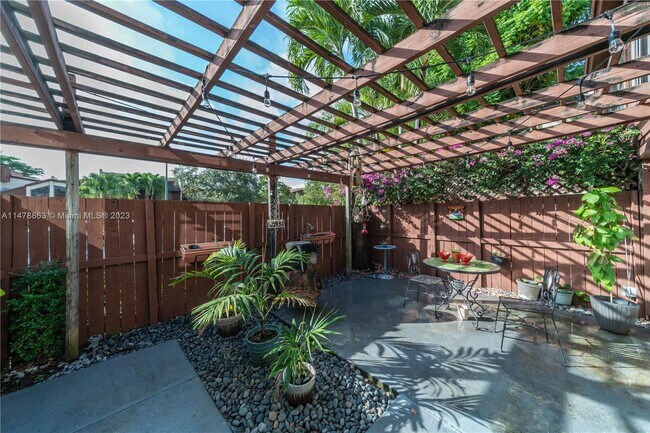 Foto del edificio - 6864 SW 114th Pl