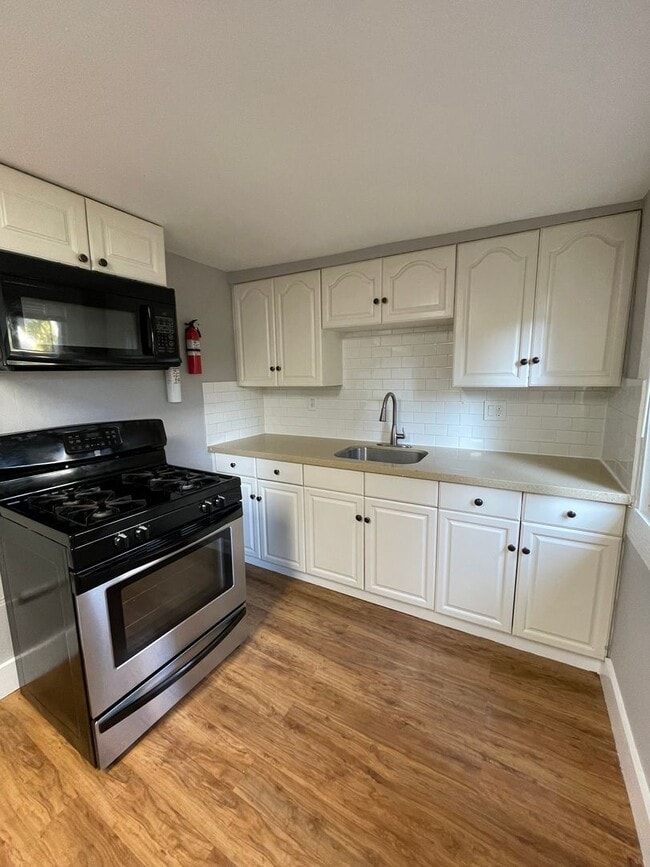 Building Photo - 1024 Wood St