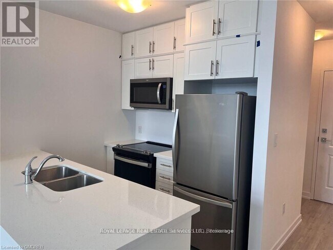 Photo du bâtiment - 450-450 Dundas St E