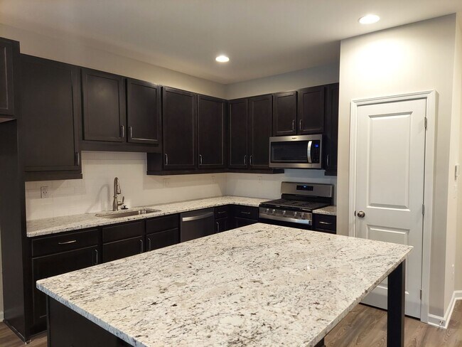 Building Photo - Recently constructed townhome for rent in ...
