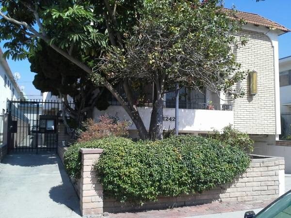 Foto principal - 12423 Pacific Ave
