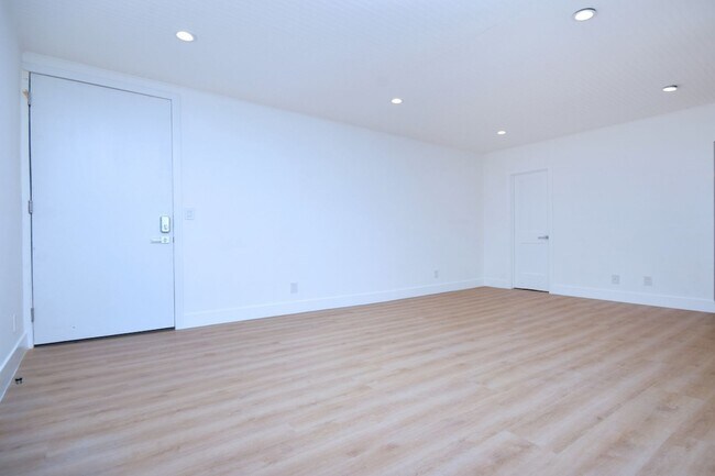 Interior Photo - 834 4th St