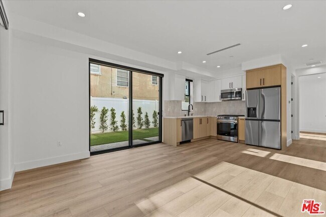 Foto del edificio - 4823 Satsuma Ave