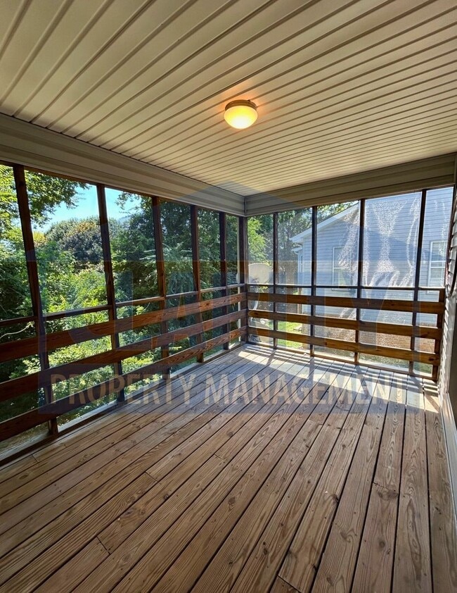 Building Photo - 3-bedroom condo w/ attached garage!