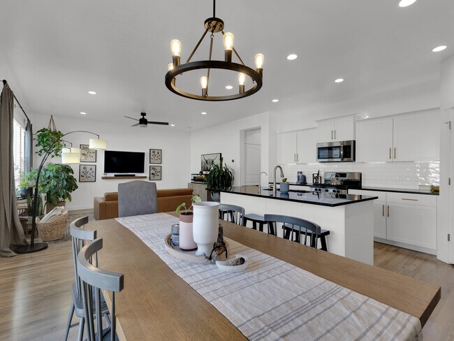 Building Photo - 501 S Pegasus Way