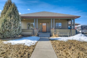 Building Photo - 32 E Clara Ct
