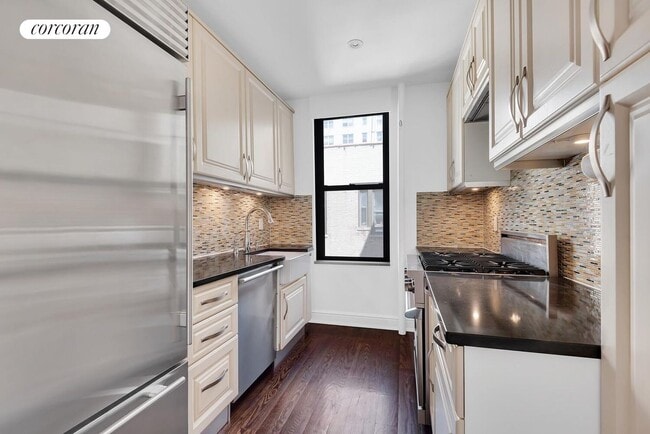 Building Photo - 56 E 87th St