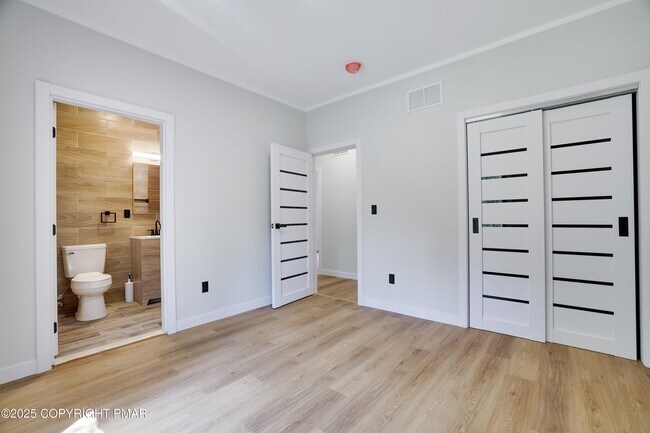 Foto del edificio - 1540 Lake Ln