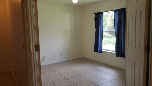 Building Photo - 10 Squash Blossom Ct