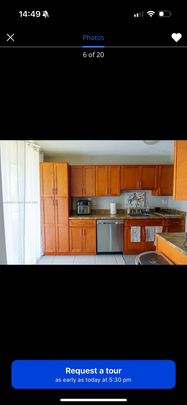 Foto del edificio - 3500 Blue Lake Dr