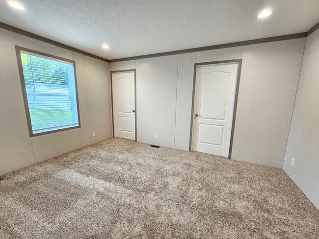 Building Photo - 46000 Geddes Rd