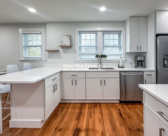 Foto del edificio - 65-67 Saint James Cir. Unit 2