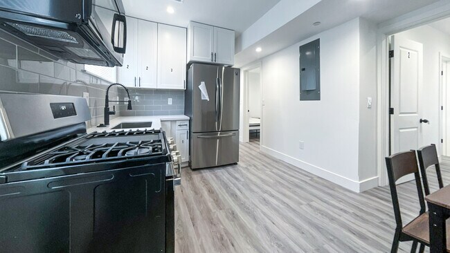 Foto del edificio - 1426 W 38th St