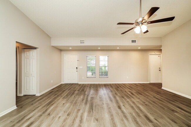 Building Photo - 1828 Craven Dr