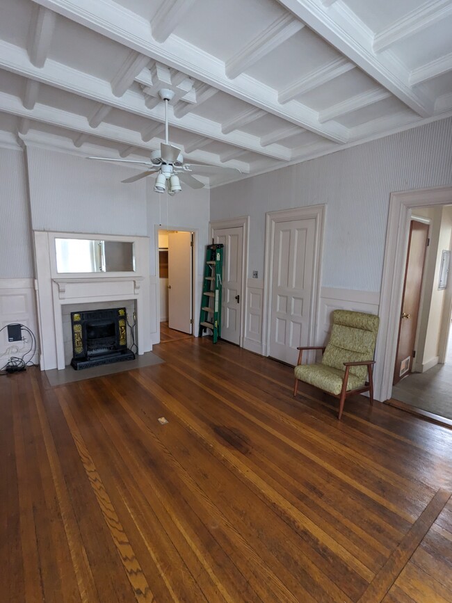 Living room with fireplace - 6 Hawthorne St