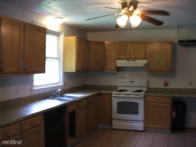 Building Photo - 2 br, 1 bath House - 773 Papermill Rd