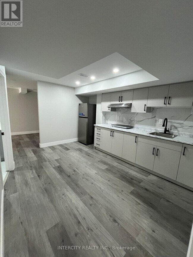 Building Photo - 54 Hansard Dr