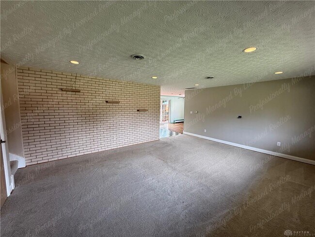 Foto del edificio - 2190 Turnbull Rd