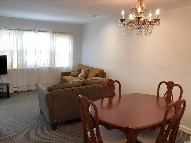 Foto del edificio - 604 Lakeville Rd