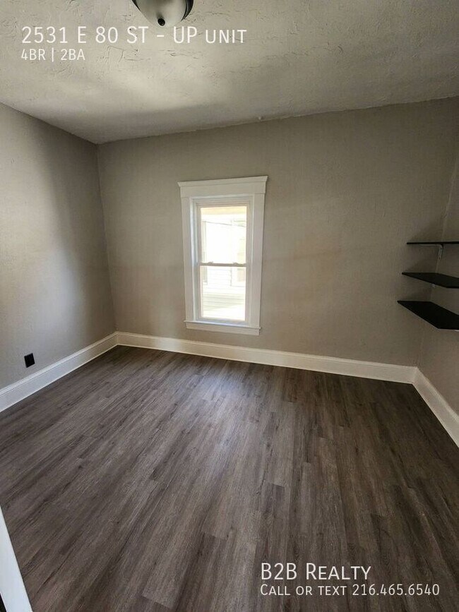 Foto del edificio - 2531 E 80th St