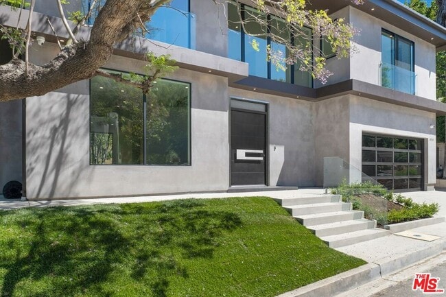 Building Photo - 9719 Blantyre Dr