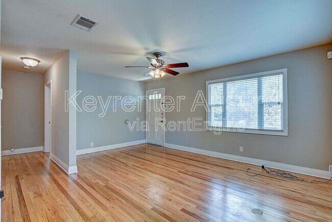 Foto del edificio - 1706 E 22nd St
