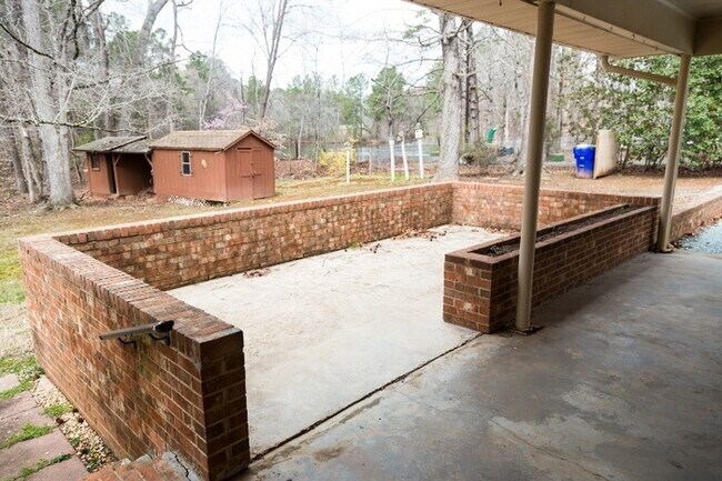 Building Photo - Brick home available